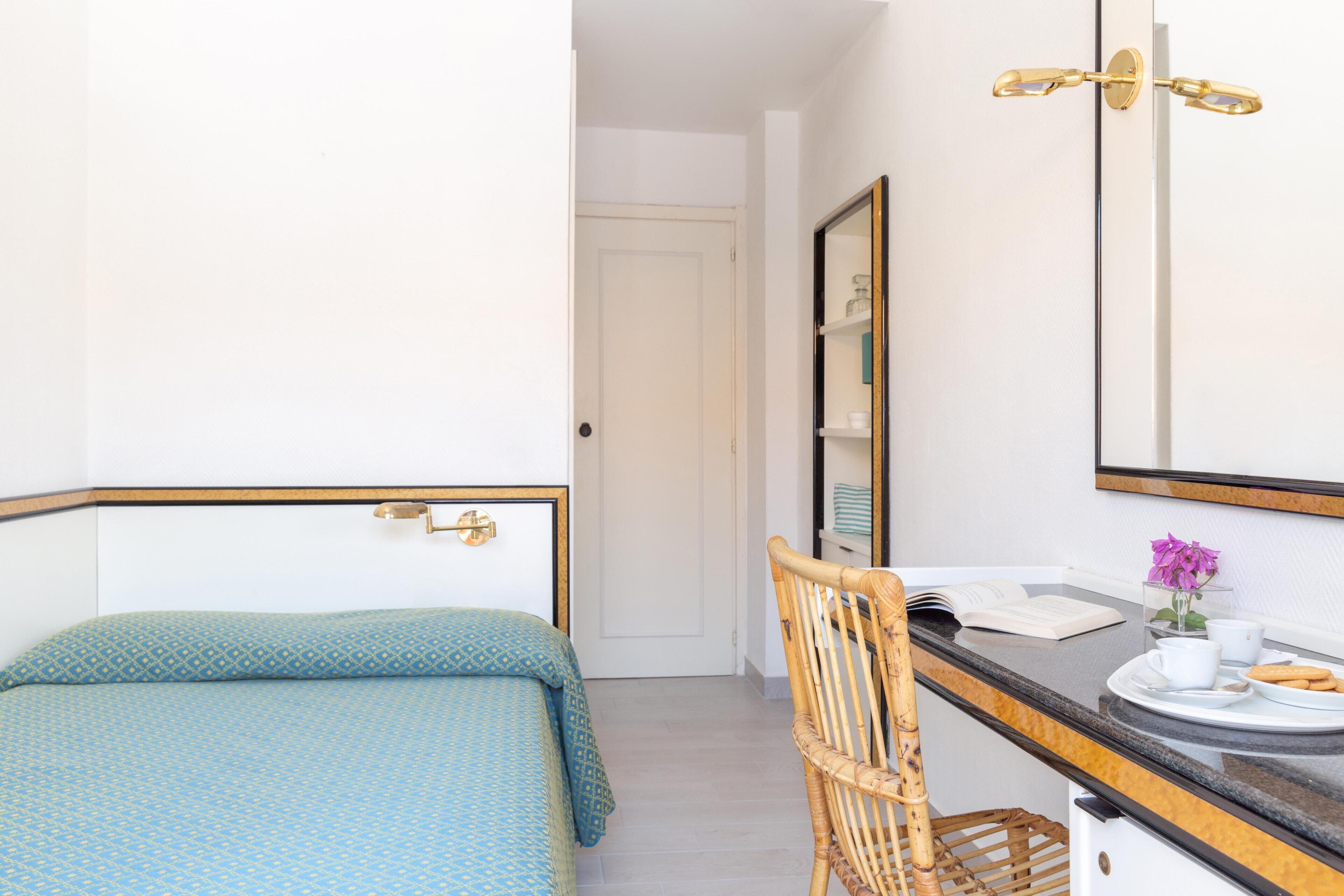 Single Room | Minibar, desk, blackout curtains, bed sheets