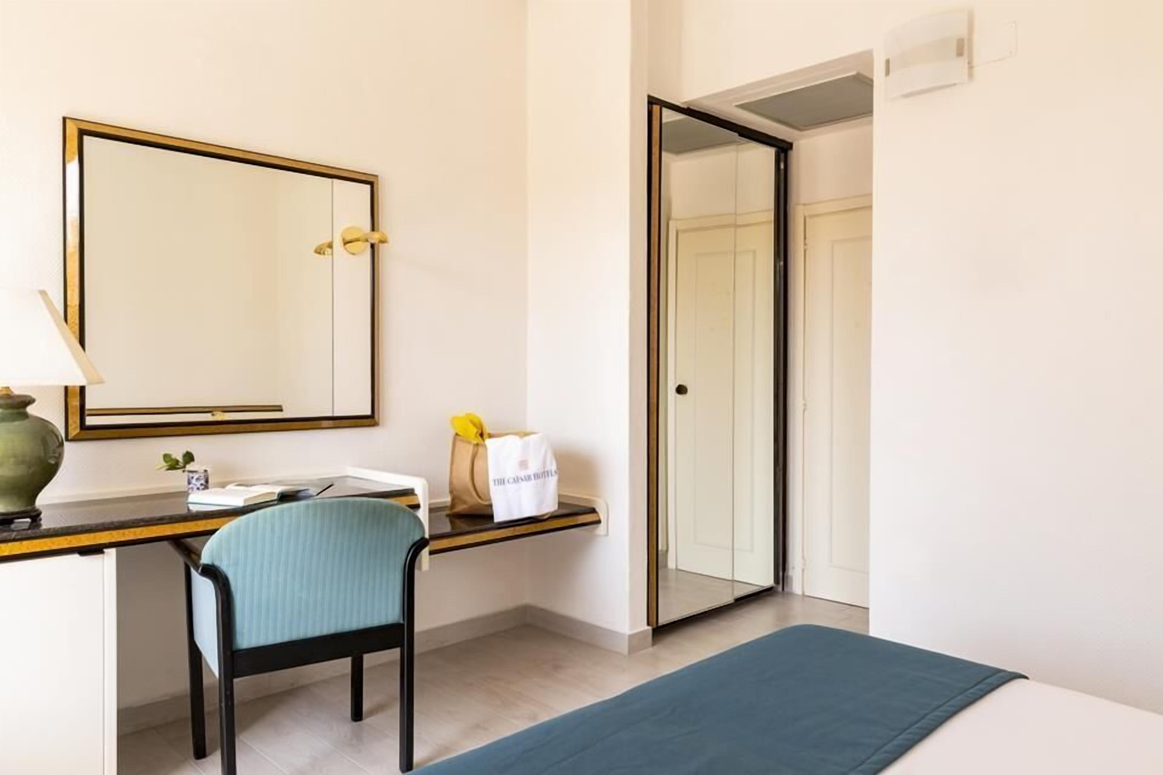 Basic Room | Minibar, desk, blackout curtains, bed sheets