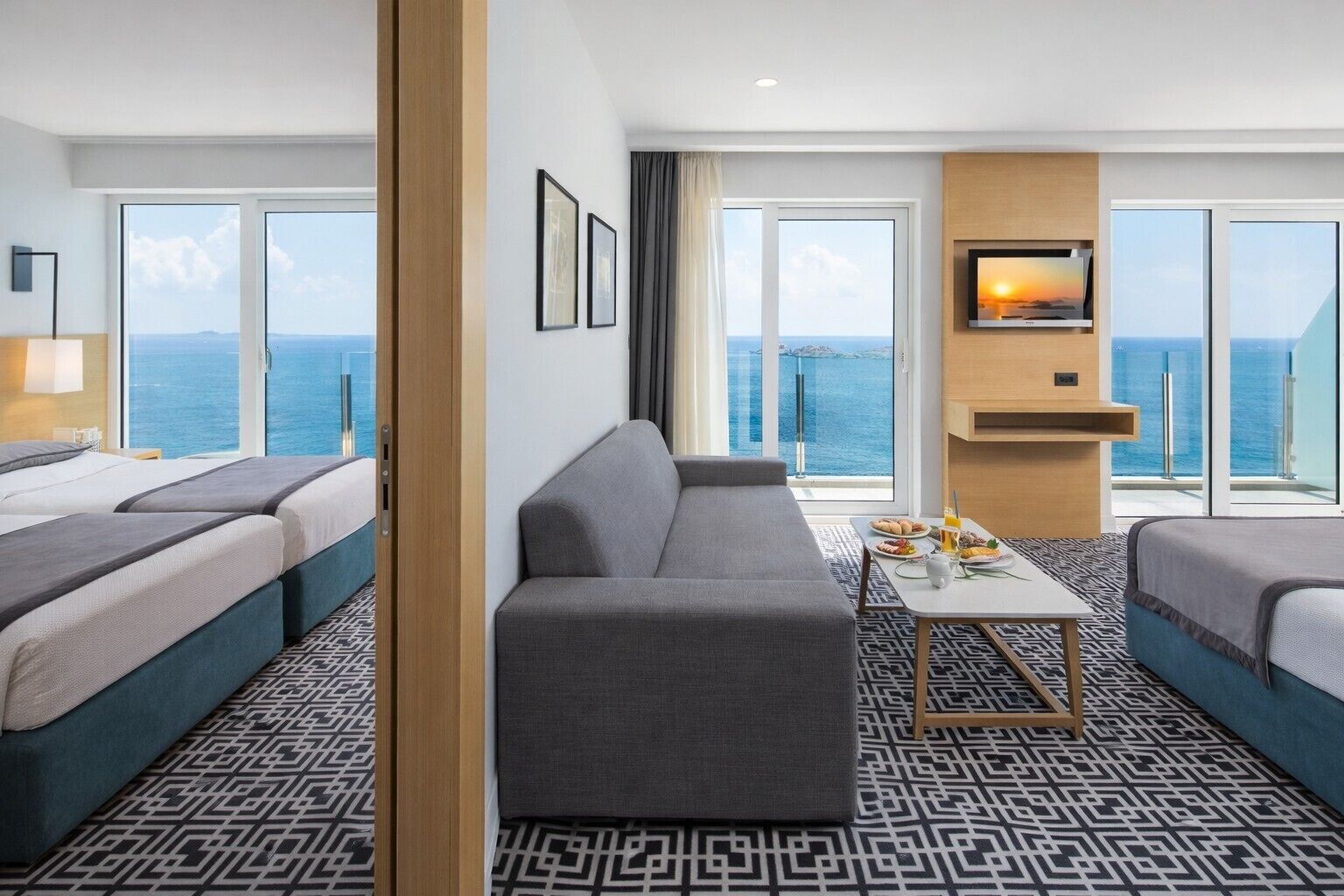 Hypo-allergenic bedding, minibar, in-room safe, desk