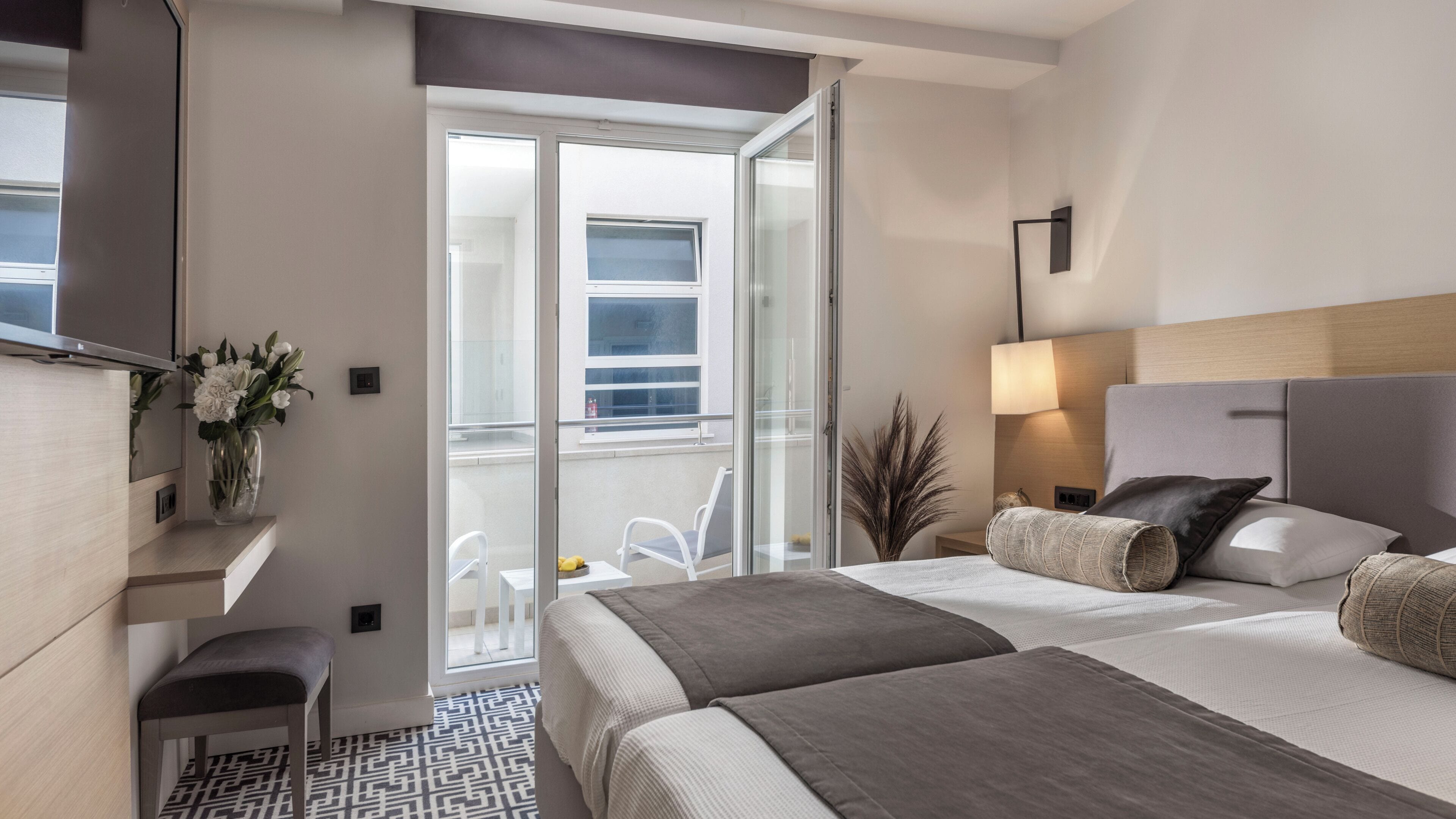 Hypo-allergenic bedding, minibar, in-room safe, desk