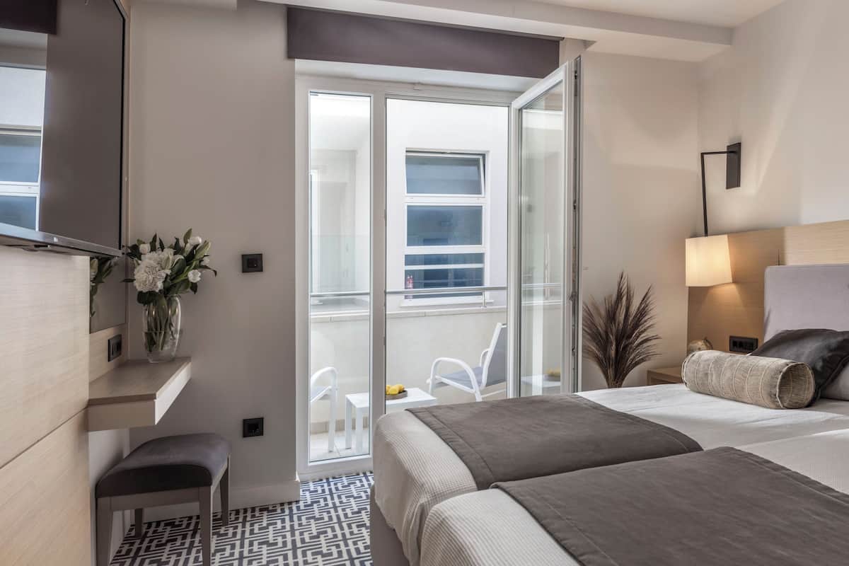 Literie hypoallergénique, minibar, coffres-forts dans les chambres