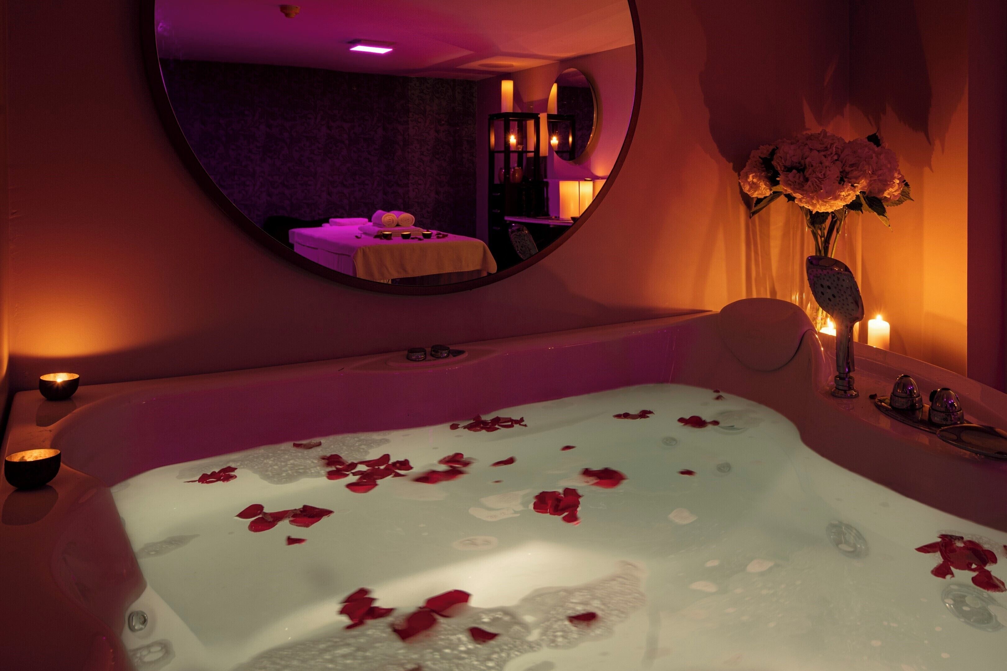 Behandlingsrom for par, badstue, dampbad og kroppsbehandlinger