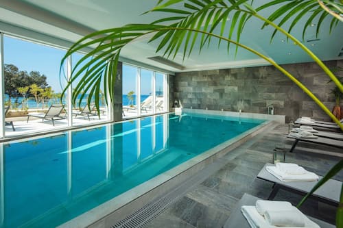 Indoor pool, 3 outdoor pools