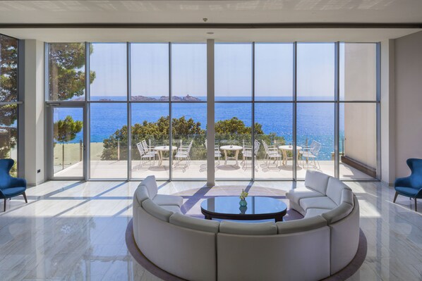 Lobby sitting area - Hotel Royal Neptun (Dubrovnik)