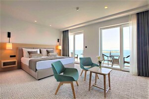 Skyline Premium Suite Sea View Balcony | Roupas de cama antialérgicas, frigobar, cofres nos quartos, escrivaninha