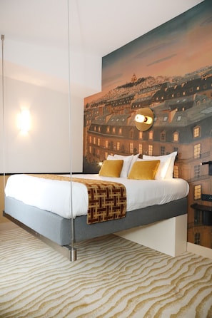 Deluxe Room | Select Comfort beds, in-room safe, individually decorated, desk - Five Boutique Hotel Paris Quartier Latin (Paris)