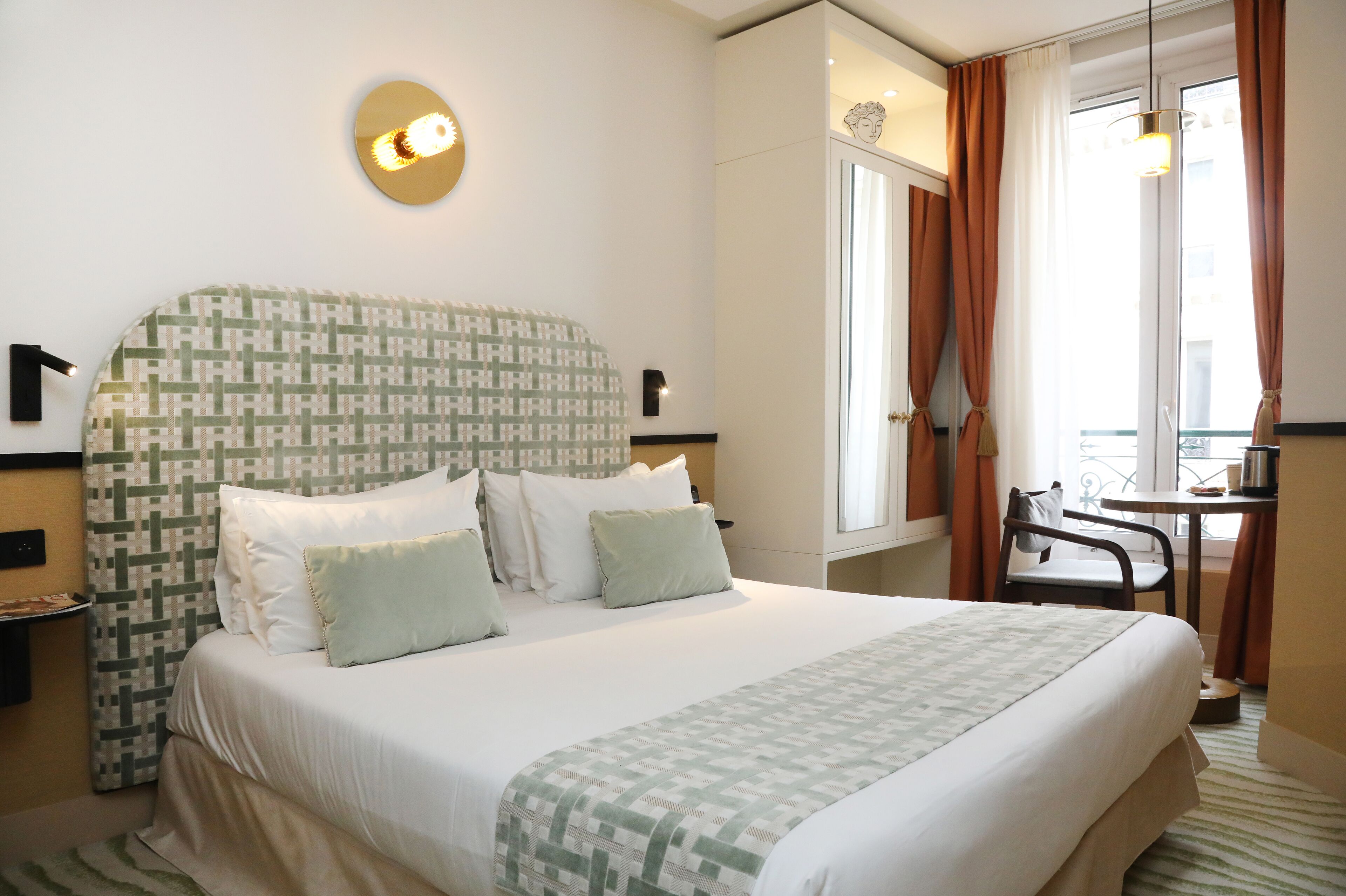 Select Comfort beds, in-room safe, desk, soundproofing