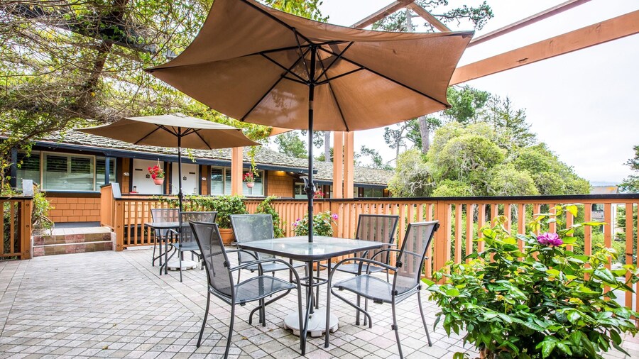 Clarion Collection Carmel Oaks Inn