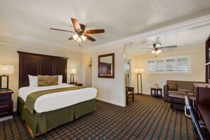 Premium bedding, pillowtop beds, desk, laptop workspace - Clarion Collection Carmel Oaks Inn (Carmel)