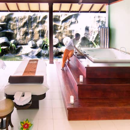 Couples treatment rooms, body treatments, deep-tissue massages