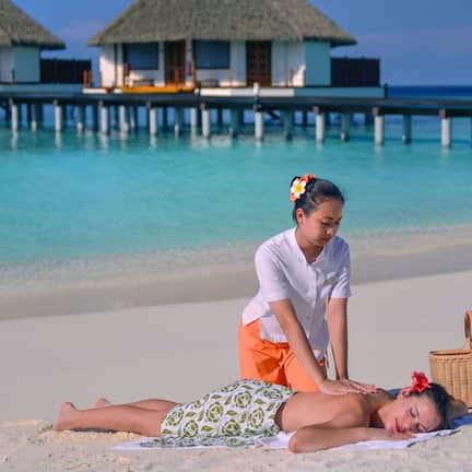 Couples treatment rooms, body treatments, deep-tissue massages