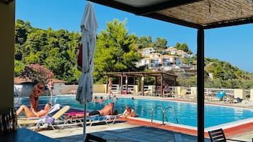 Poolside bar