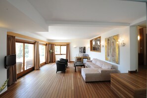 Suite – superior, sjøutsikt | Safe på rommet og sengetøy