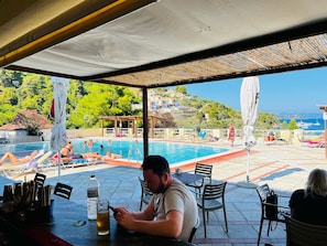 Bar vid poolen