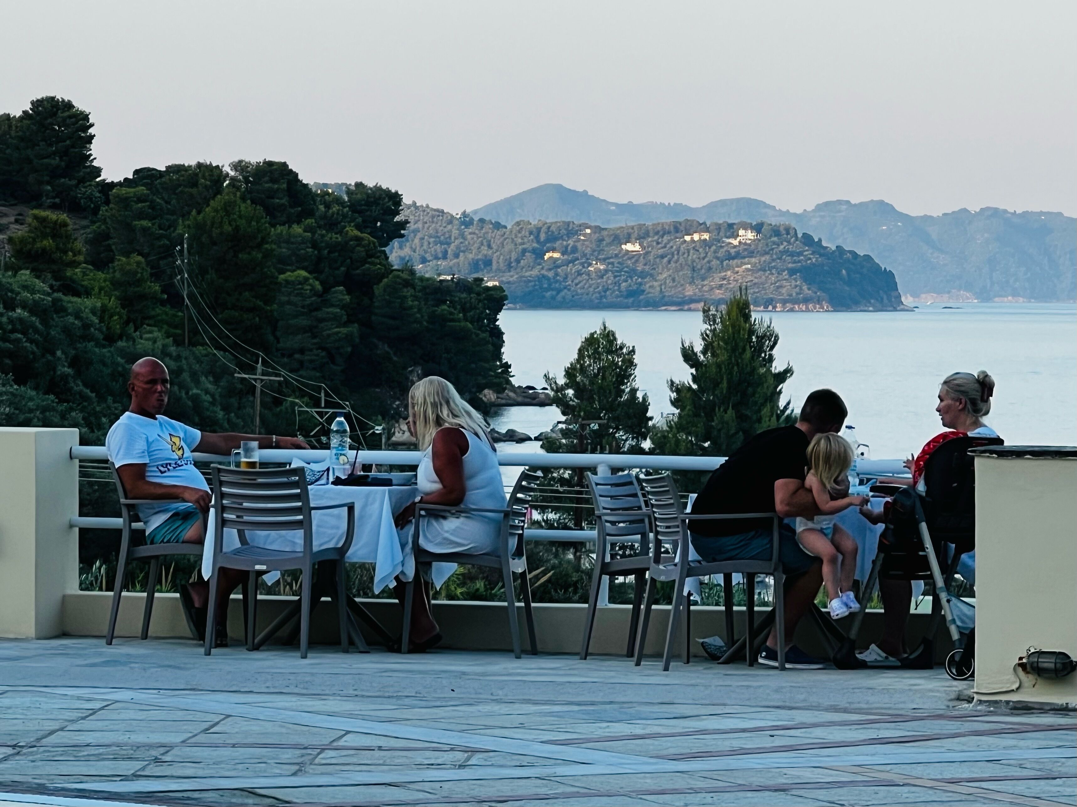 점심 식사, 저녁 식사 제공, 현지 및 세계 요리, 해변 전망