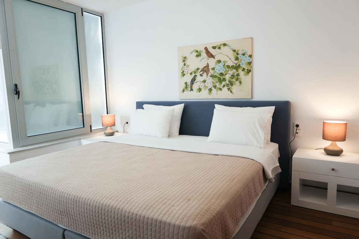 Superior Suite, Sea View | In-room safe, bed sheets