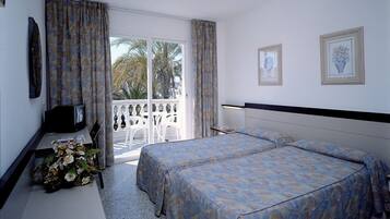 Standard Double or Twin Room | Minibar, desk, cribs (free), rollaway beds (surcharge)