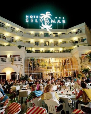 Breakfast, lunch and dinner served - Best Lloret Splash (Lloret de Mar)