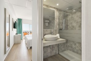 Minibar, bureau, lits bébé (gratuits), lits pliants/supplémentaires