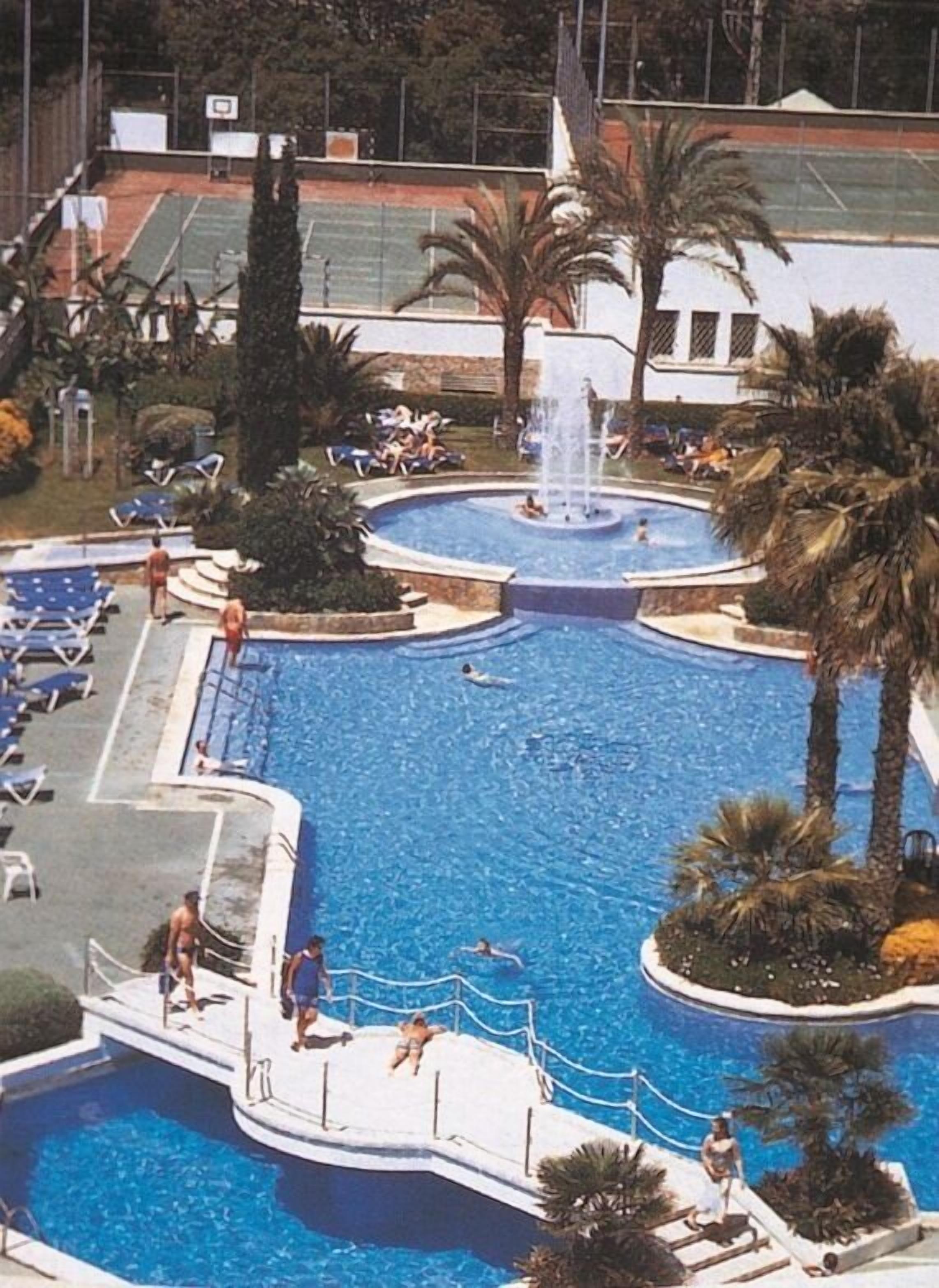 Indoor pool, outdoor pool