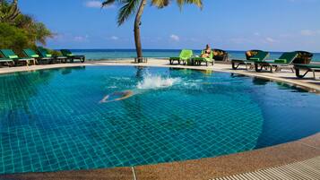 3 piscinas al aire libre, sombrillas, tumbonas
