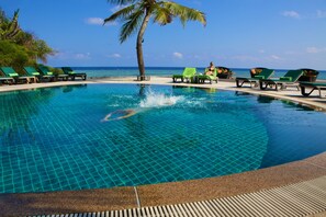 3 outdoor pools, pool umbrellas, sun loungers