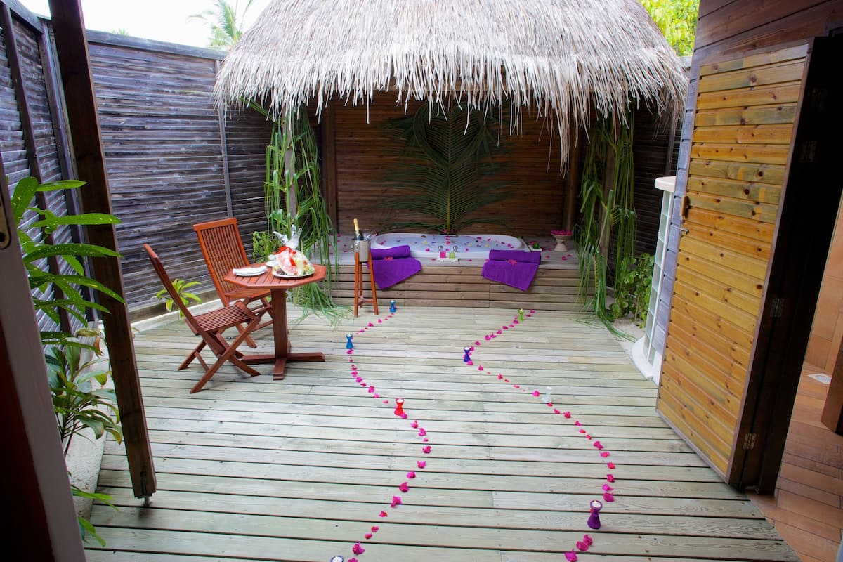 Minibar, in-room safe, desk, free WiFi