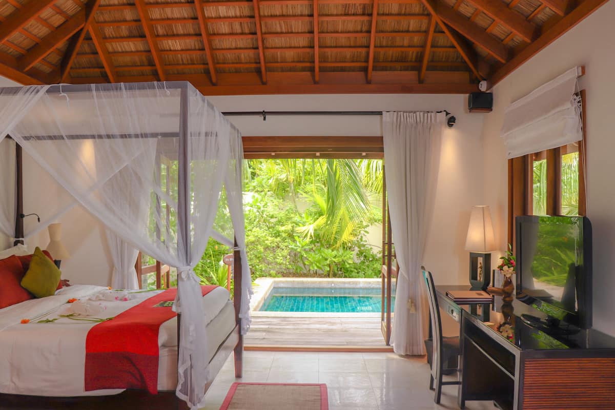 Minibar, in-room safe, desk, free WiFi