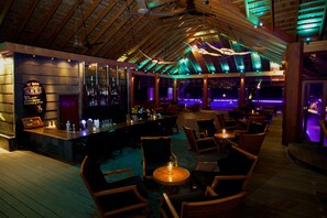 4 bar/lounge, 2 bar a bordo piscina, bar sulla spiaggia
