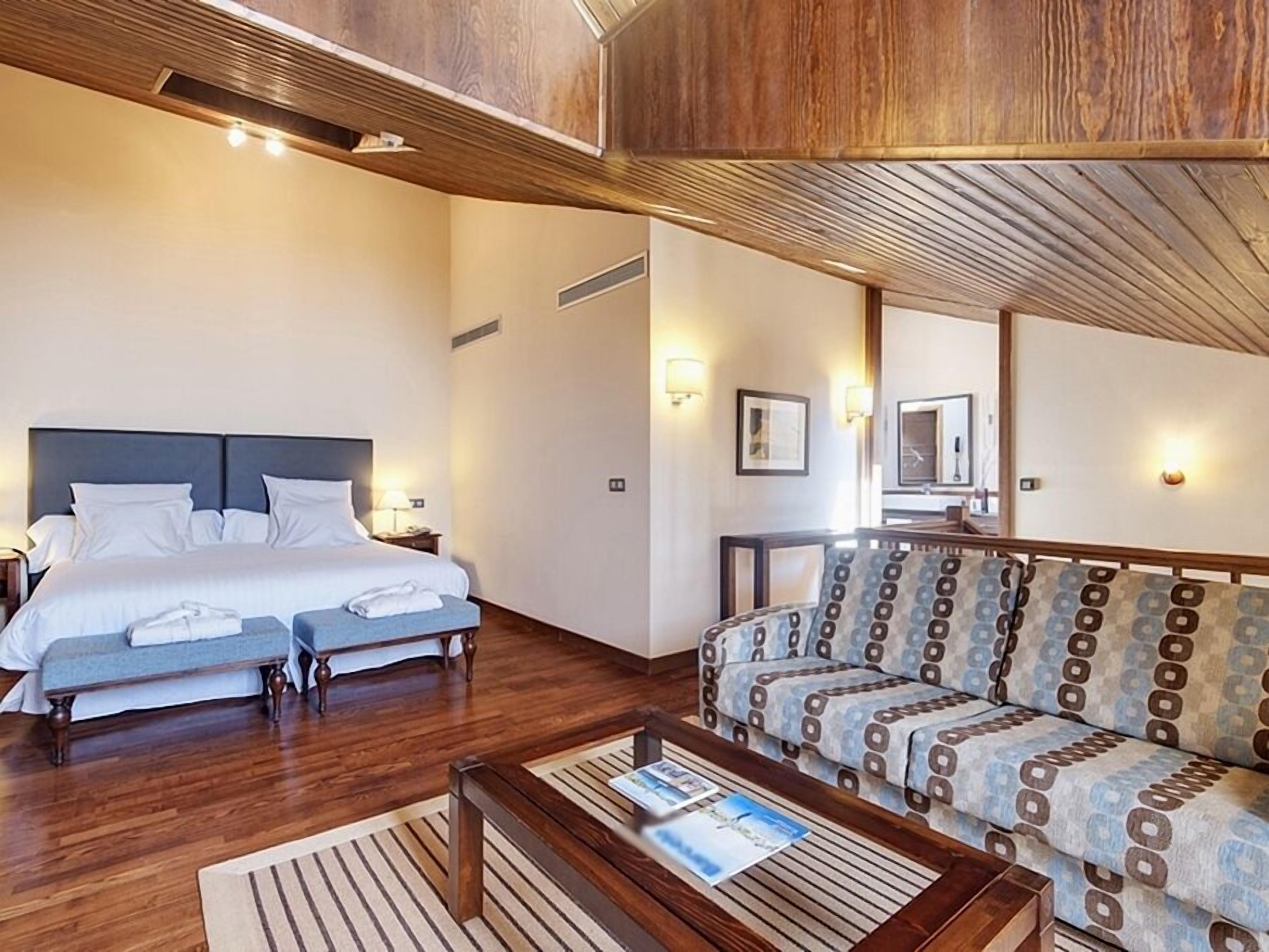 In-room safe, desk, soundproofing, iron/ironing board