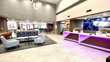 Coin salon dans le hall