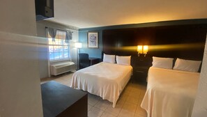 Escritorio y espacio para trabajar con laptop 