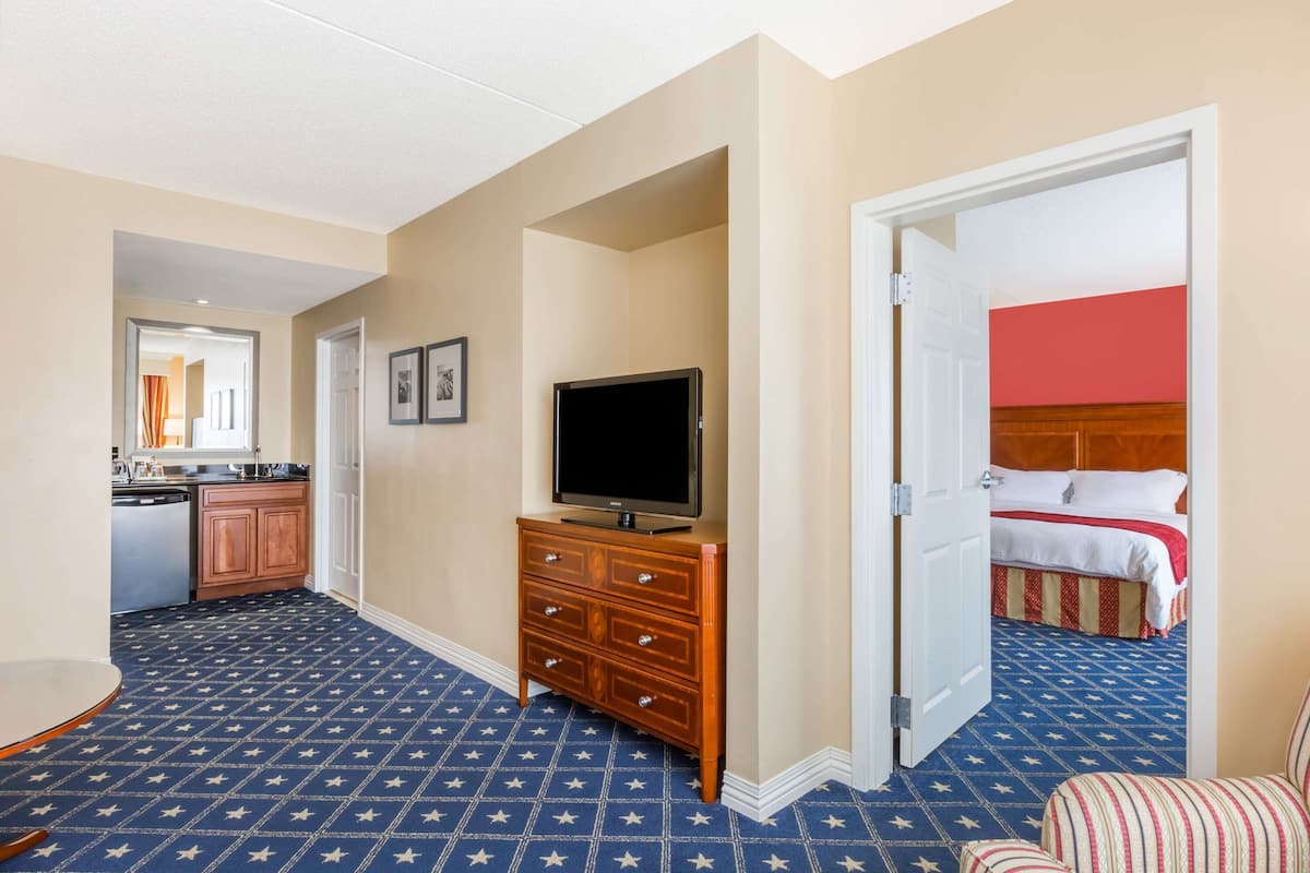 Premium bedding, pillowtop beds, in-room safe, desk
