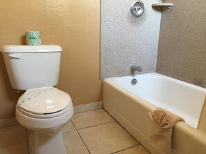 Bathroom - Bishop Inn (Bishop)