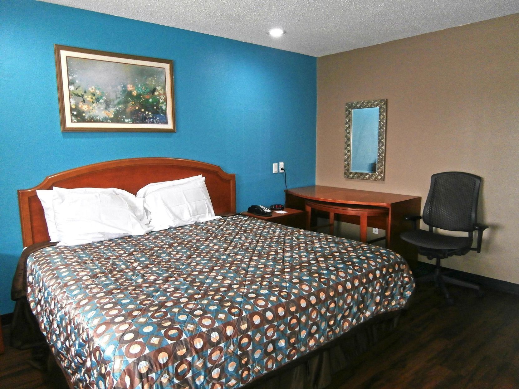 Free WiFi, bed sheets