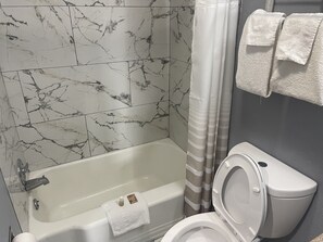 Free toiletries, hair dryer, towels, soap - Americas Best Value Inn Savannah (Savannah)