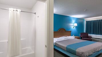Combined shower/tub, hair dryer, towels