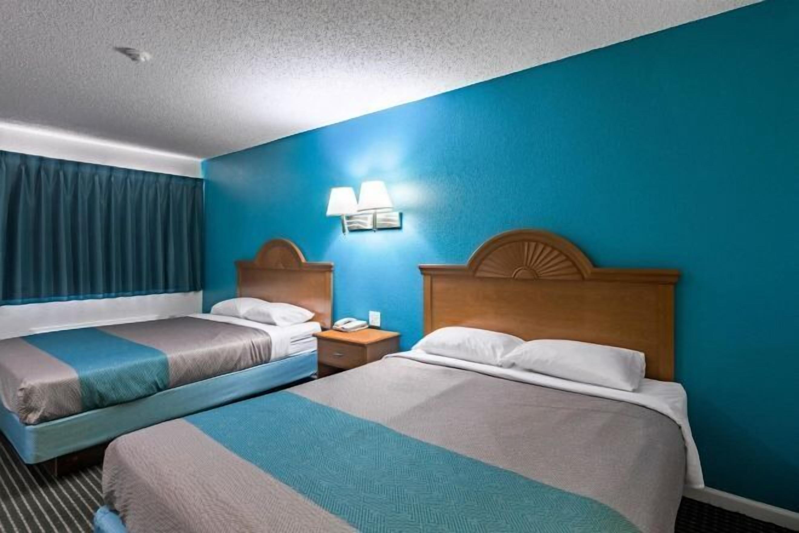 Wi-fi (inkludert), sengetøy og vekkerklokke