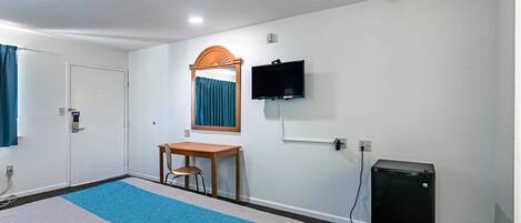 Wi-fi (inkludert), sengetøy og vekkerklokke