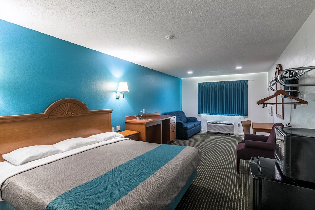 Wi-Fi de cortesia, roupa de cama, despertadores