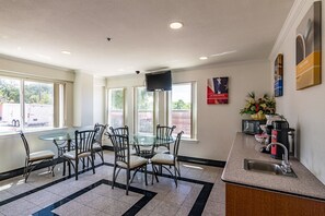 Business centre - Motel 6 Azle, TX (Azle)