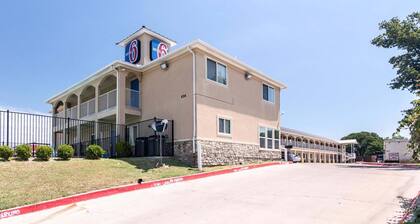 Motel 6 Azle, TX