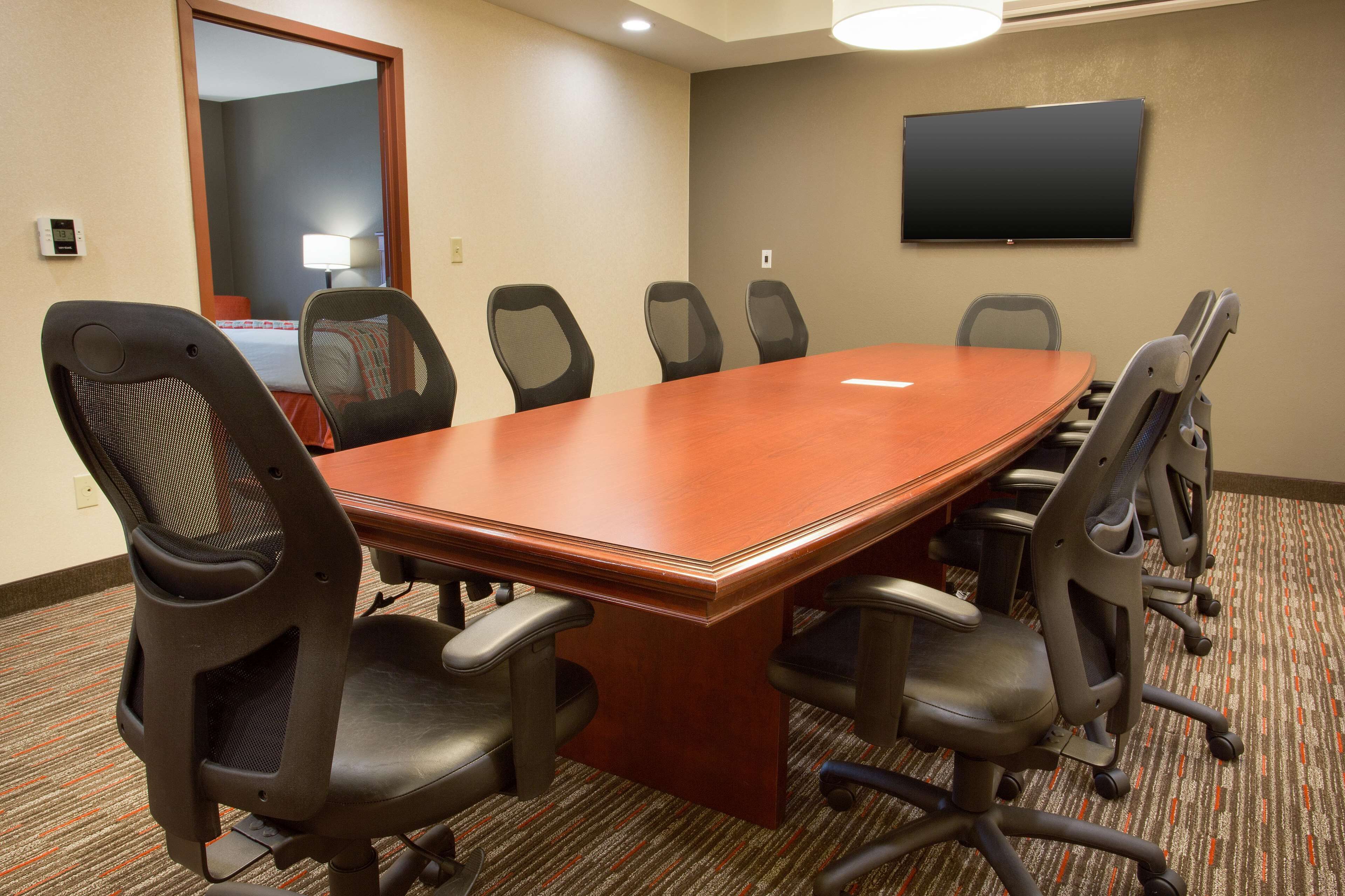 Room, 1 King Bed, Accessible (Meeting, Tub, 2 Rooms) | Meeting facility