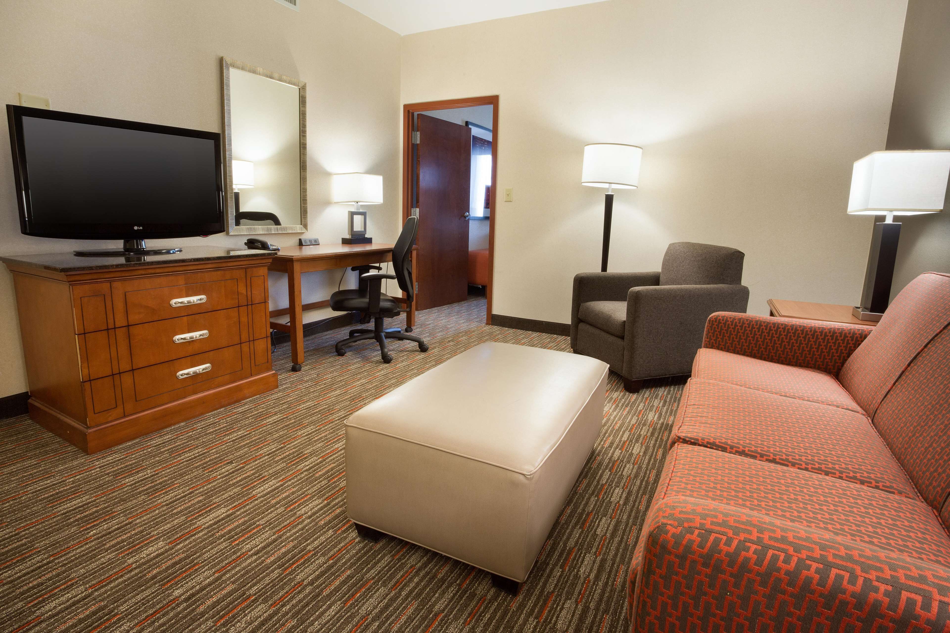 Pillowtop beds, desk, laptop workspace, blackout drapes