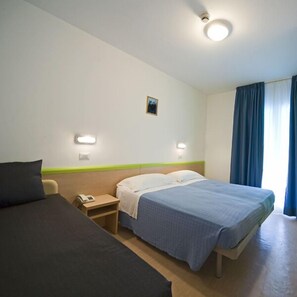 Schreibtisch, kostenloses WLAN, Bettwäsche