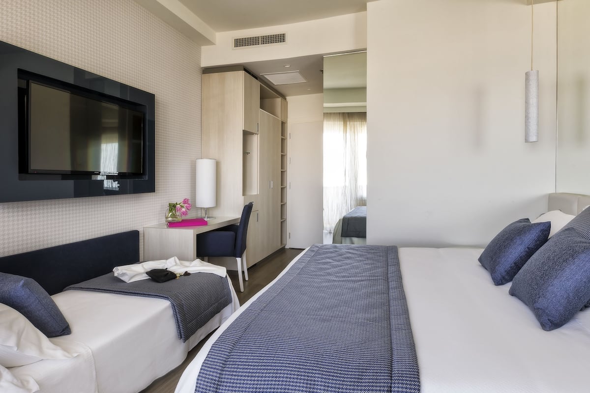 superior triple room | 1 bedroom, premium bedding, minibar, in-room safe