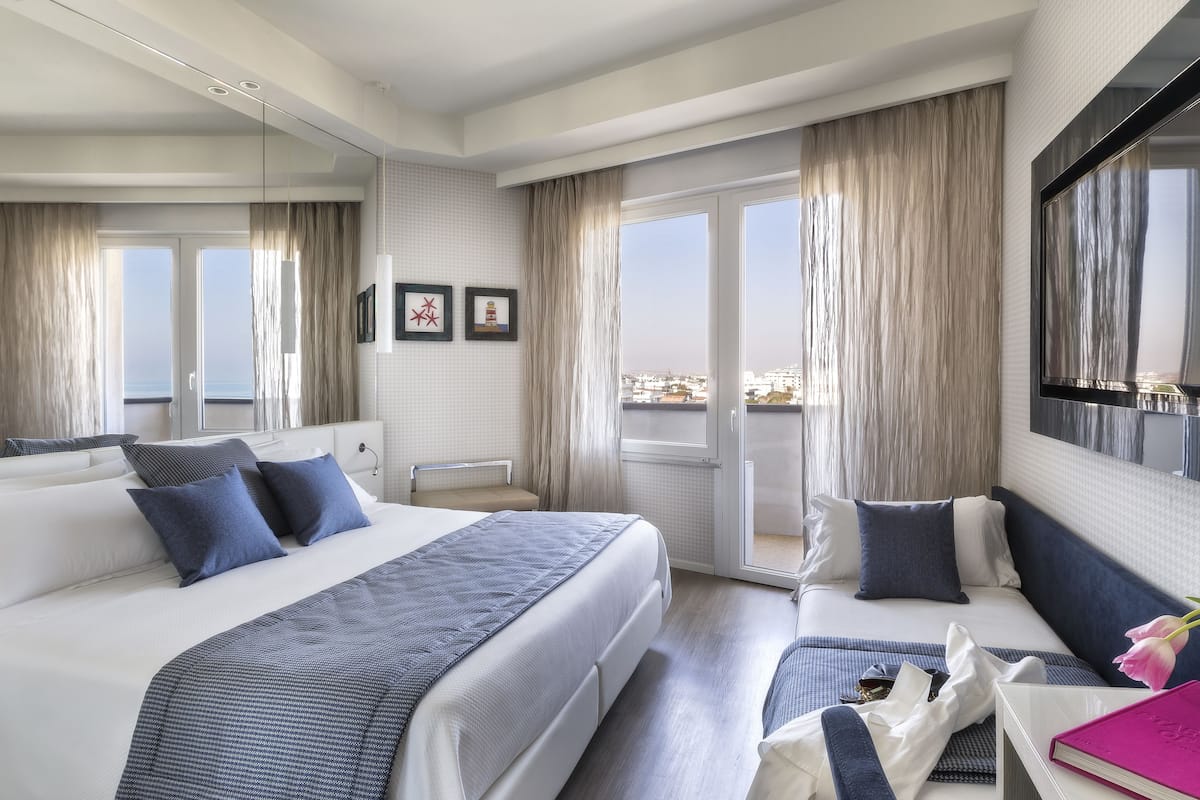 superior triple room | 1 bedroom, premium bedding, minibar, in-room safe