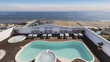 Outdoor pool, pool loungers