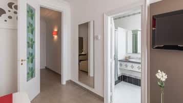 Habitación Deluxe con 1 cama matrimonial o 2 individuales | Ropa de cama de alta calidad, edredón y minibar
