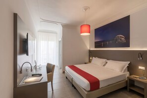 Habitación doble estándar de uso individual | Ropa de cama de alta calidad, edredón y minibar 